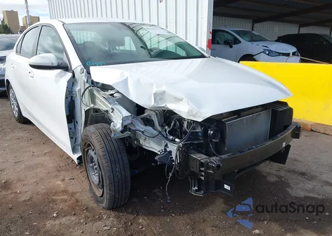 2024 Kia Forte Lx z USA, uszkodzony, nr VIN 3KPF24AD5RE766677